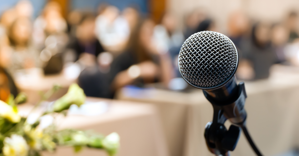 #LatinaGeeks, Latina Entrepreneurs: It’s Time to Get Comfortable with Public Speaking